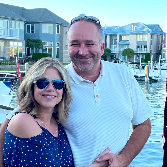 Meet the Posher Other - Meet your Posher, Laurie